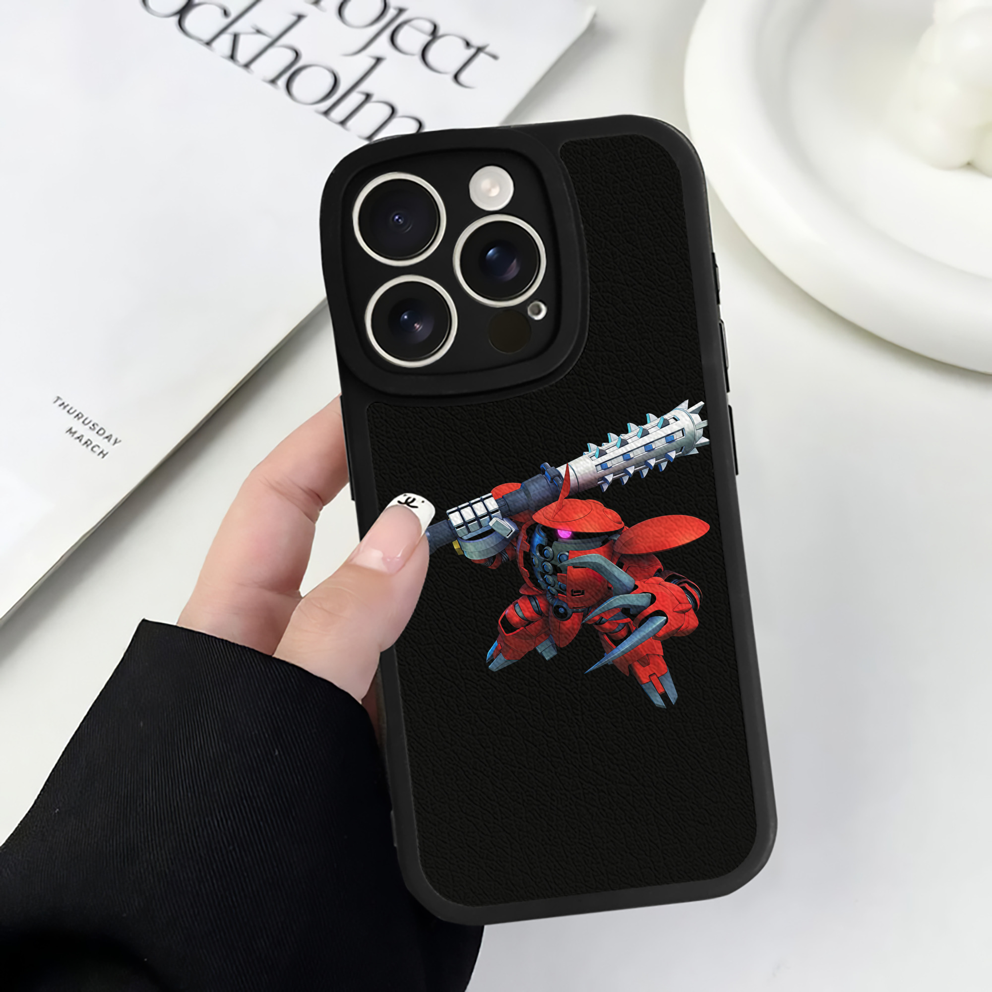 （画像用） 機動戦士ガンダム Mobile Suit Gundam 【iPhone 16シリーズ対応】シリコンスマホケース（レザー調） 材質：シリコン
